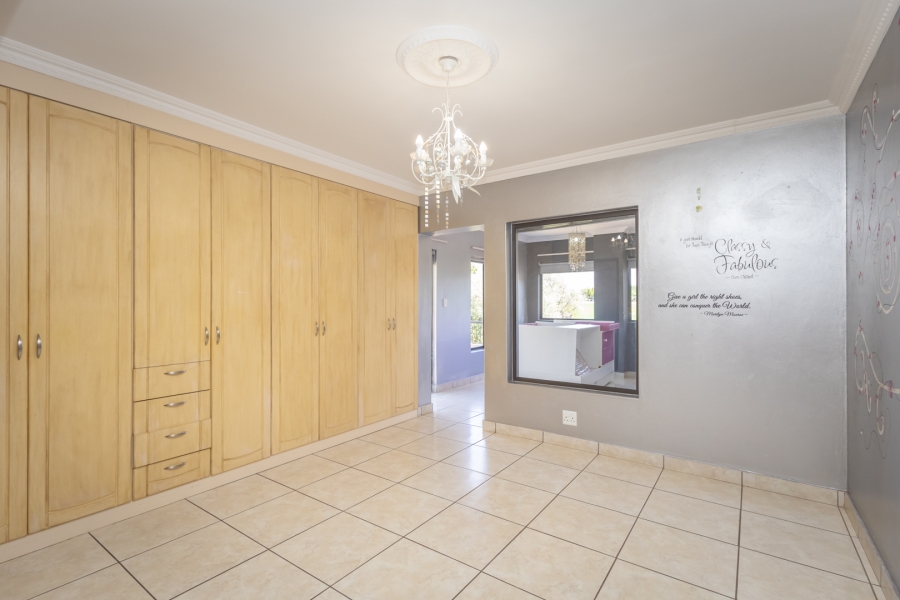 To Let 6 Bedroom Property for Rent in The Coves North West